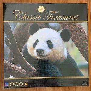 Classic Treasures 1000 piece puzzle Image of Giant Panda